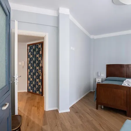 U Mae Ma, Un Passo Dal Mare