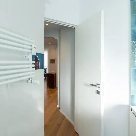 U Mae Ma, Un Passo Dal Mare *