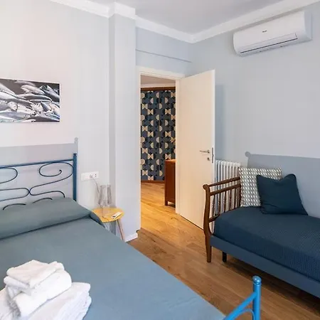 U Mae Ma, Un Passo Dal Mare