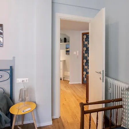 U Mae Ma, Un Passo Dal Mare