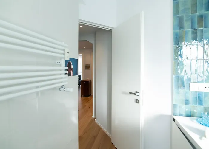 U Mae Ma, Un Passo Dal Mare *