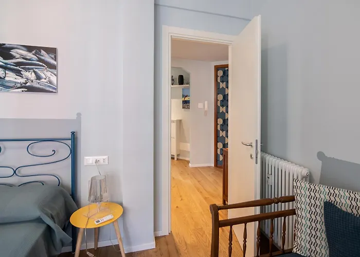 U Mae Ma, Un Passo Dal Mare