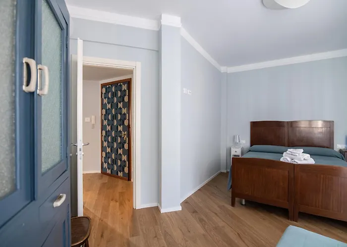 U Mae Ma, Un Passo Dal Mare